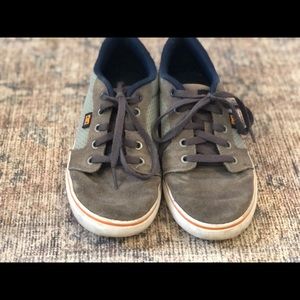 DC Boy's Anvil Skate Shoe - Big kid size 5